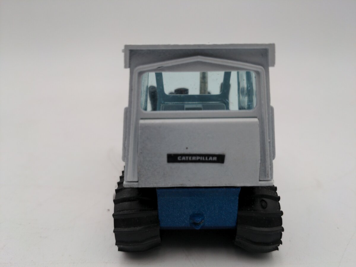 NZG 205 1:50 Scale Caterpillar D4E Dozer/Box
