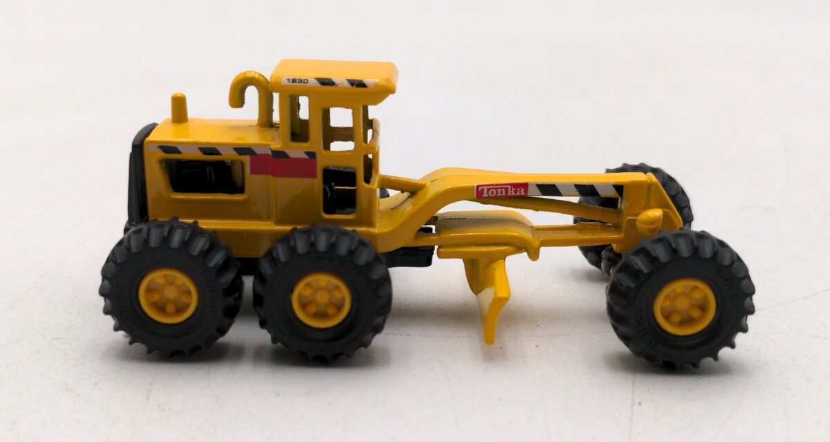 Maisto 1230 1:64 Scale Tonka 1998 Yellow Mighty Road Grader VG