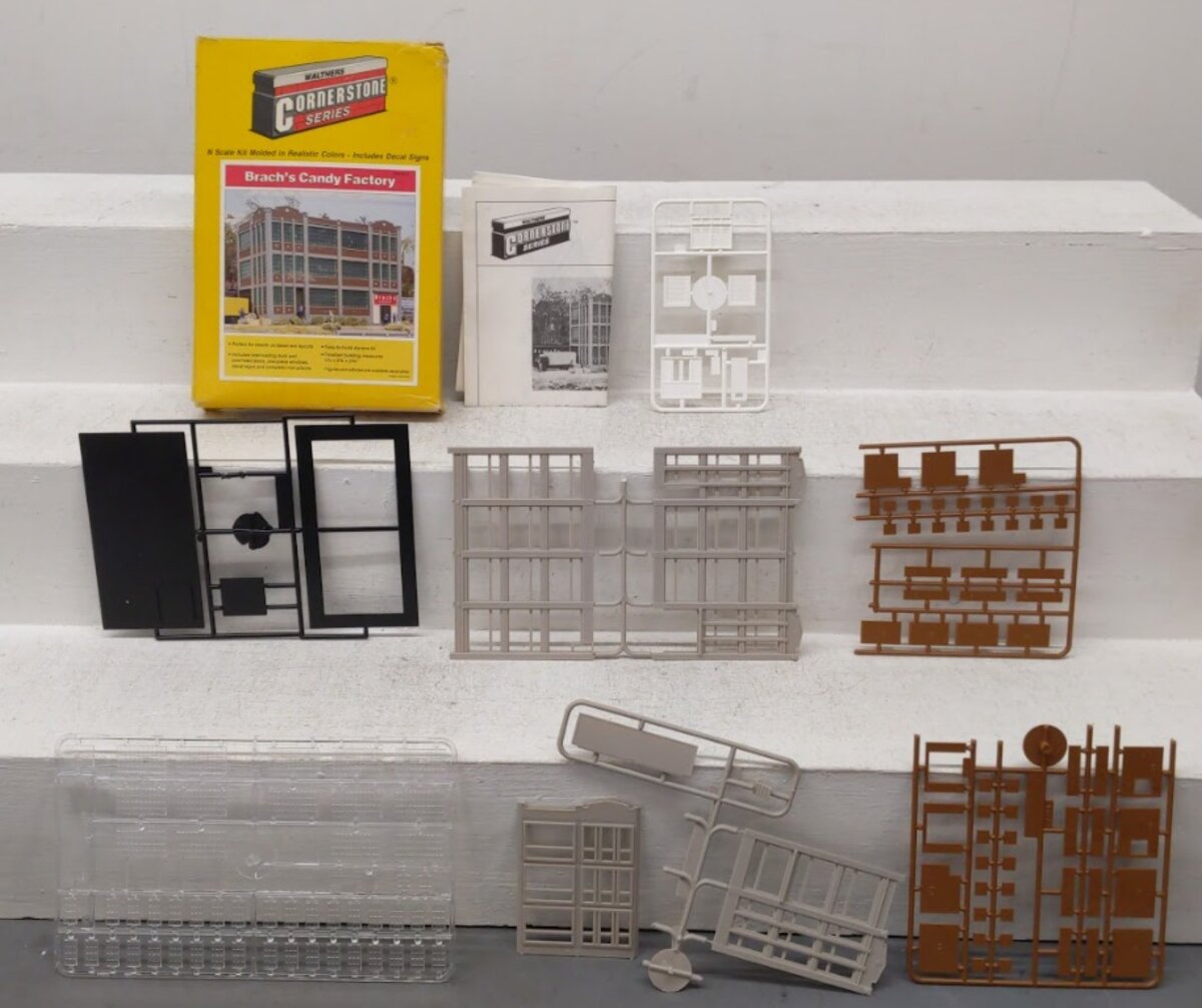 Walthers 933-3215 N Scale Brach's Candy Factory Styrene Industrial Building Kit EX/Box