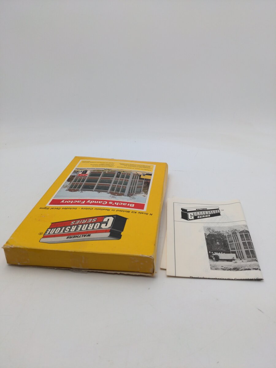 Walthers 933-3215 N Scale Brach's Candy Factory Styrene Industrial Building Kit EX/Box