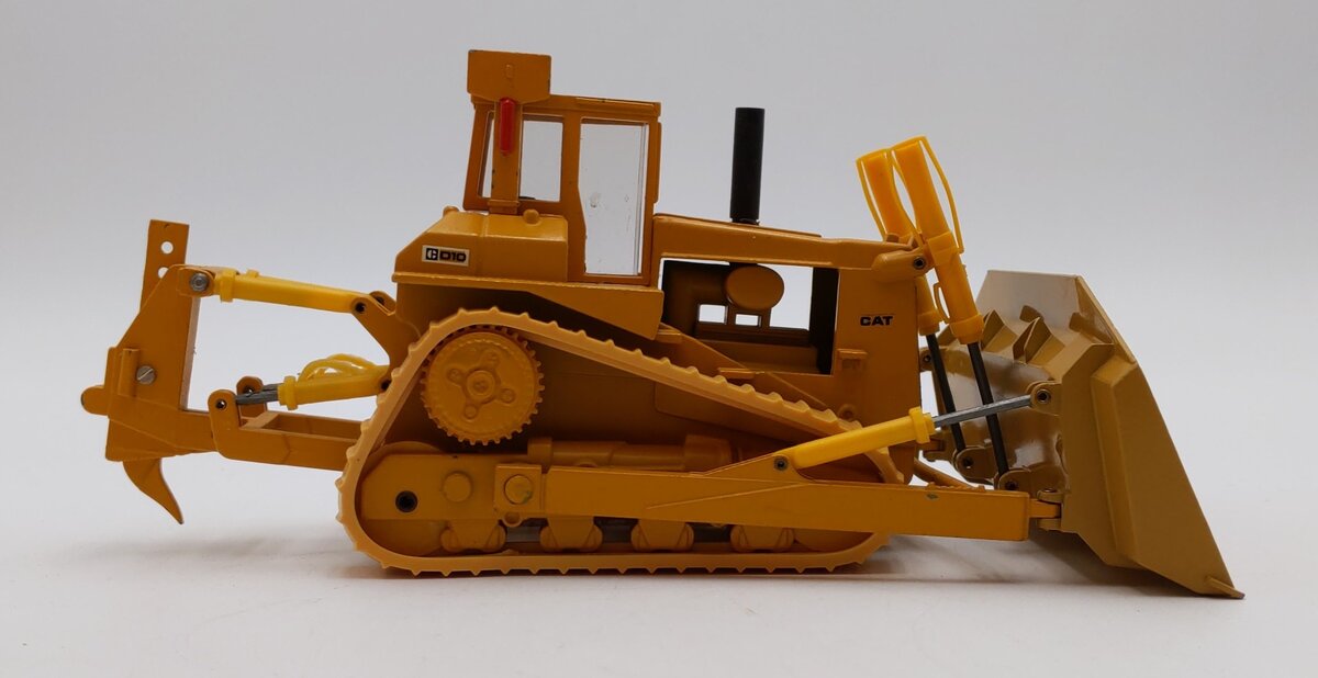 Conrad 1:50 Scale Caterpillar D10 Track-Type Tractor Model #285 LN/Box