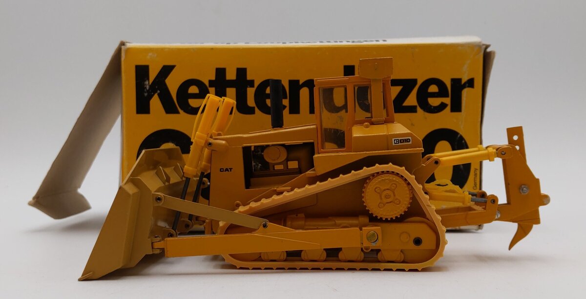 Conrad 1:50 Scale Caterpillar D10 Track-Type Tractor Model #285 LN/Box