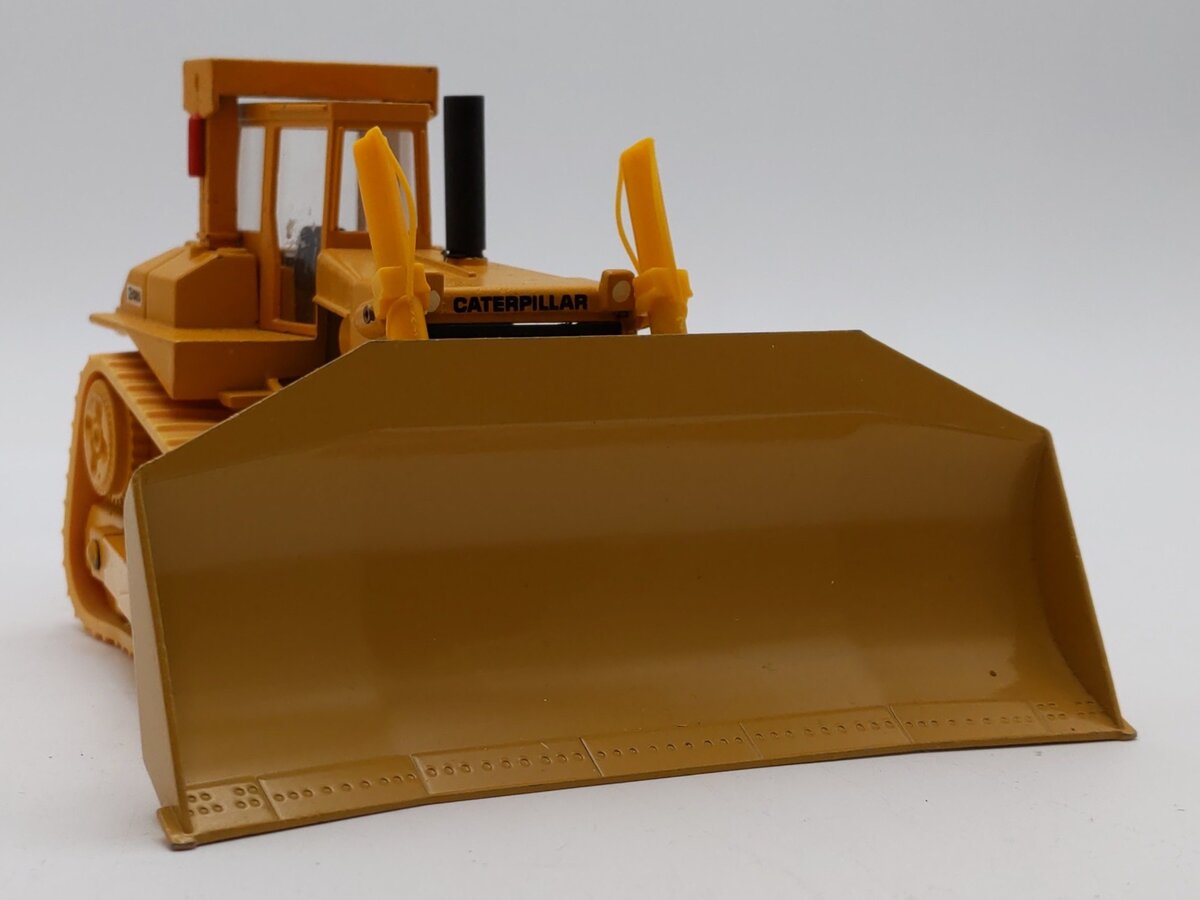 Conrad 1:50 Scale Caterpillar D10 Track-Type Tractor Model #285 LN/Box