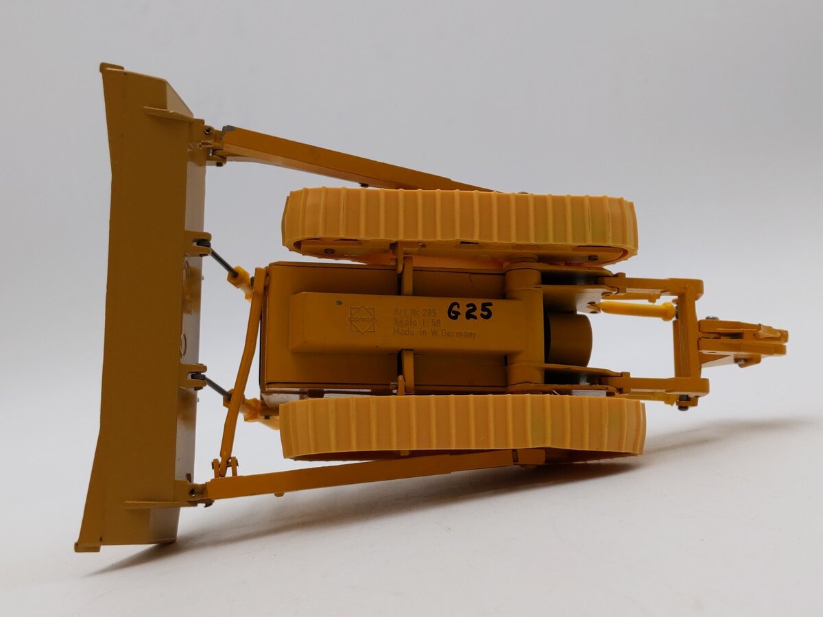 Conrad 1:50 Scale Caterpillar D10 Track-Type Tractor Model #285 LN/Box