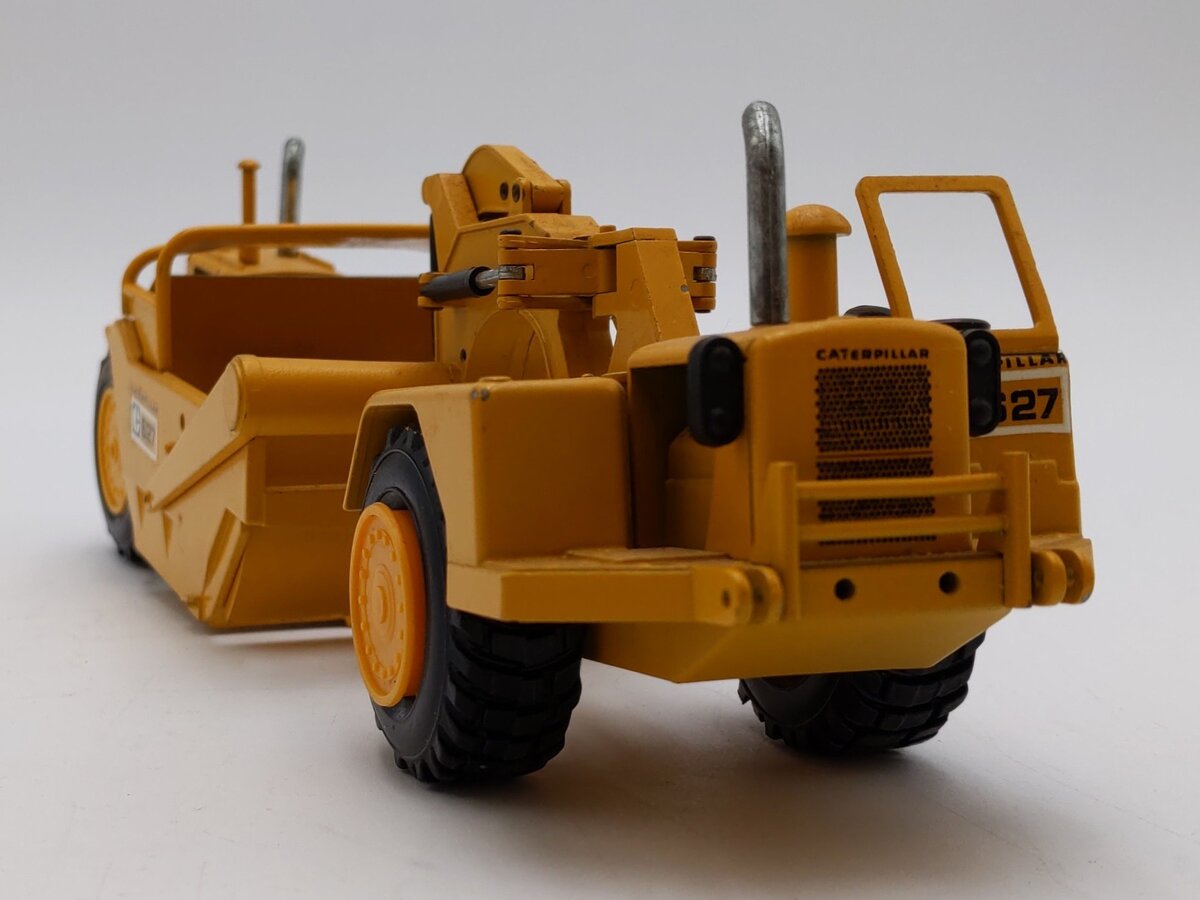 NZG 1:50 Scale #126 Caterpillar 627 Wheel Scraper O/C LN