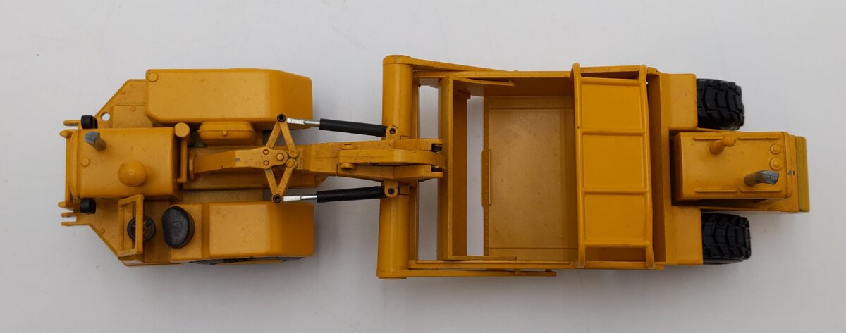 NZG 1:50 Scale #126 Caterpillar 627 Wheel Scraper O/C LN