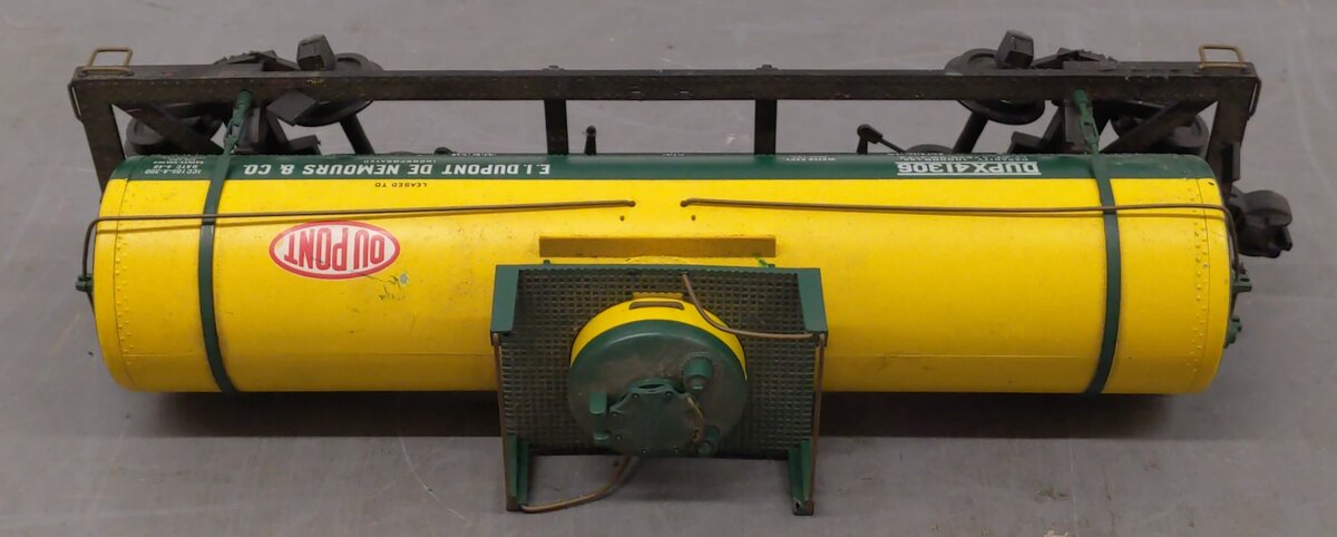 Aristo-Craft 41306 Dupont Single Dome Tank Car #41306 VG