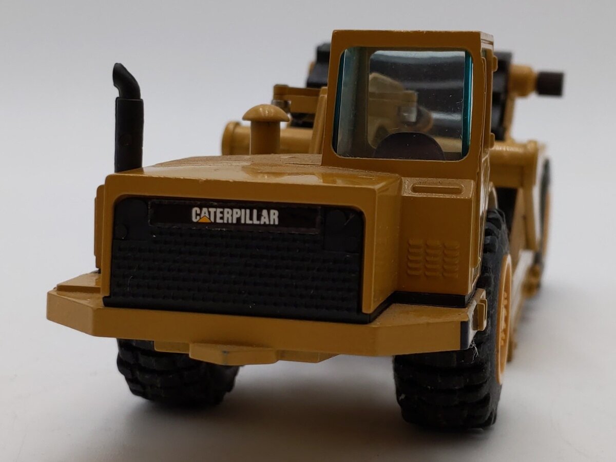 NZG 1:50 Scale #260 Caterpillar Elevating Scraper N/C EX