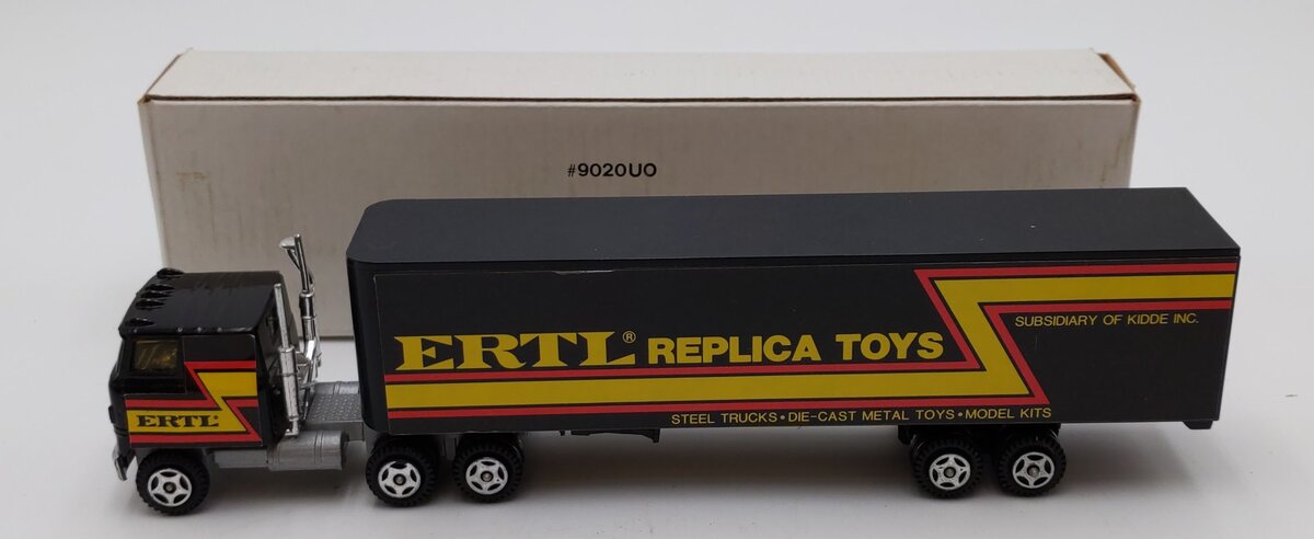 Ertl 9020UO ERTL 1:64 International Transtar COE w/Trailer (Black Rare Box) NIB