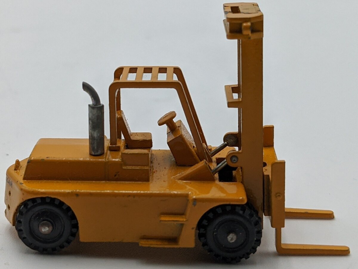 NZG 124 1:87 CAT B25 Lift Truck NIB