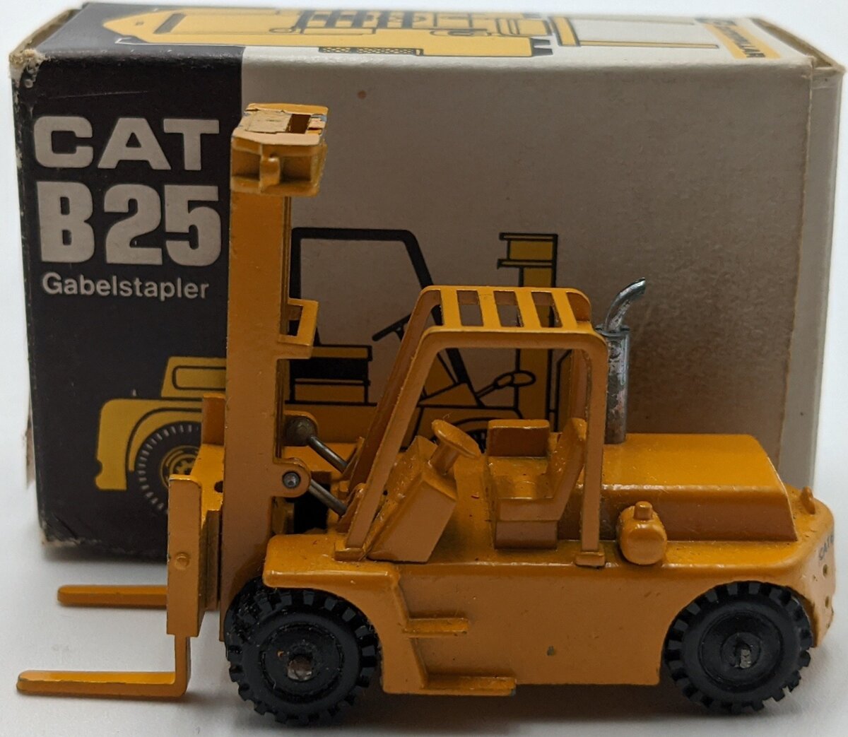 NZG 124 1:87 CAT B25 Lift Truck NIB
