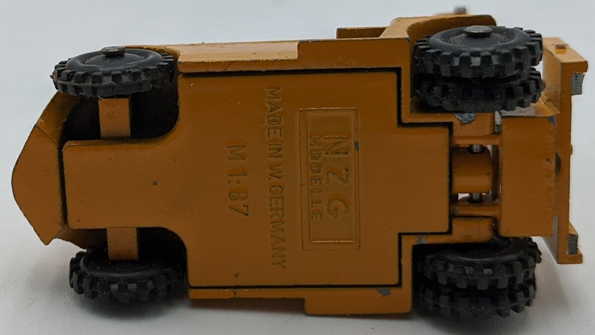 NZG 124 1:87 CAT B25 Lift Truck/Box
