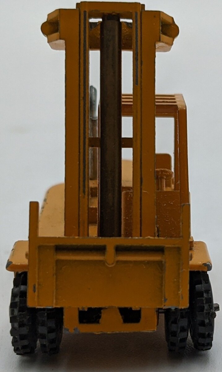 NZG 124 1:87 CAT B25 Lift Truck/Box