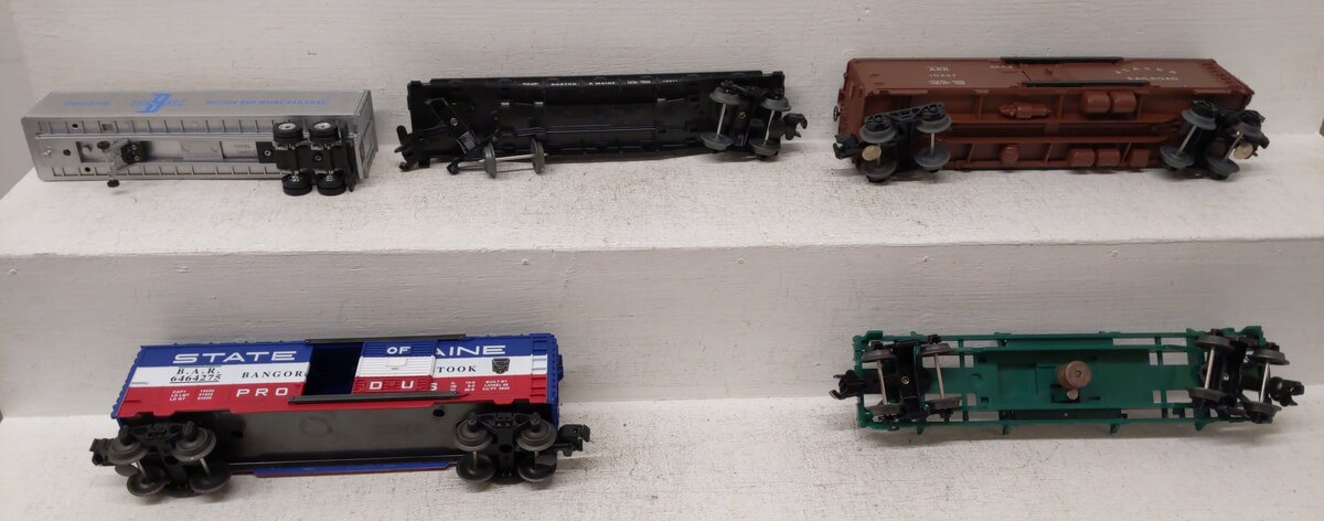 Lionel & Other O Gauge Assorted Freight Cars: #6464275, 10267, 16911,16668 [4] EX