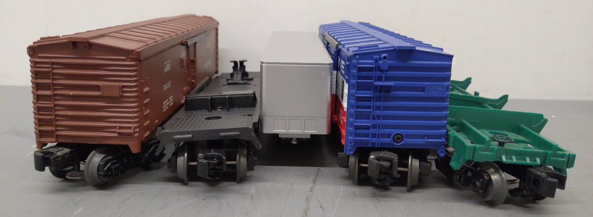 Lionel & Other O Gauge Assorted Freight Cars: #6464275, 10267, 16911,16668 [4] EX
