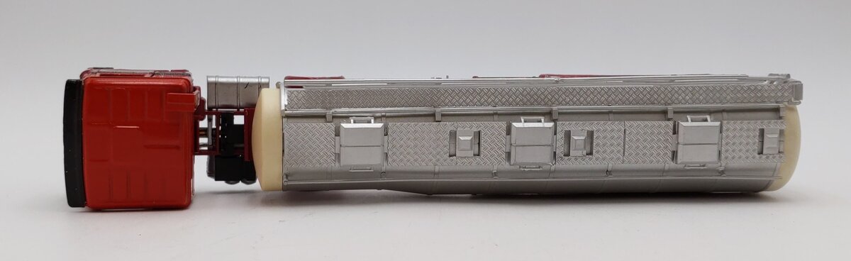 Tekno 1:50 Scale Volvo F10 Intercooler Die-Cast Tanker Truck LN/Box