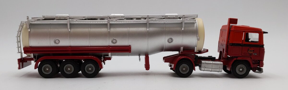 Tekno 1:50 Scale Volvo F10 Intercooler Die-Cast Tanker Truck LN/Box