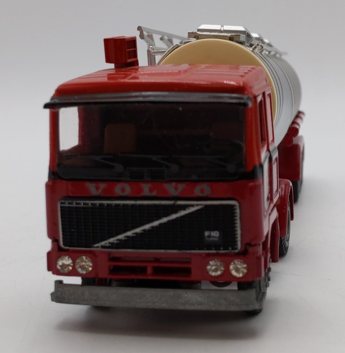 Tekno 1:50 Scale Volvo F10 Intercooler Die-Cast Tanker Truck LN/Box