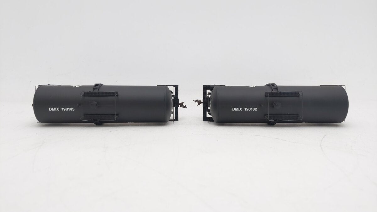 Walthers 932-27219 HO MCP-DMIX UTLX 16,000 Funnel Flow Tank Car (Set of 2) EX/Box