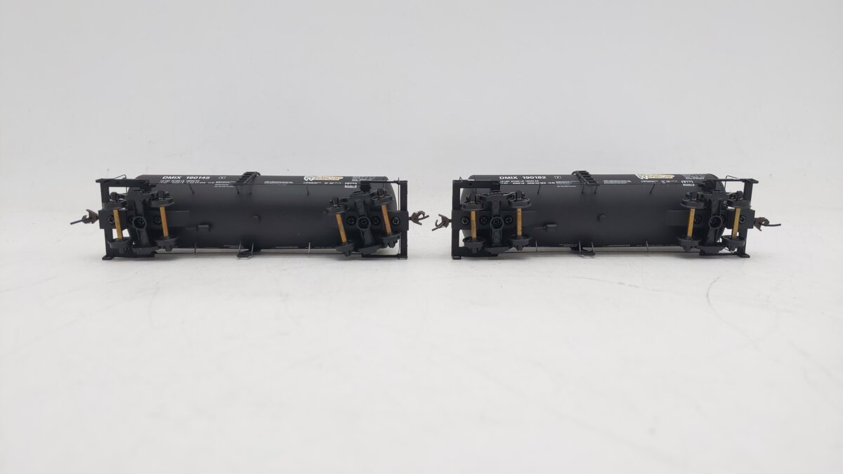 Walthers 932-27219 HO MCP-DMIX UTLX 16,000 Funnel Flow Tank Car (Set of 2) EX/Box