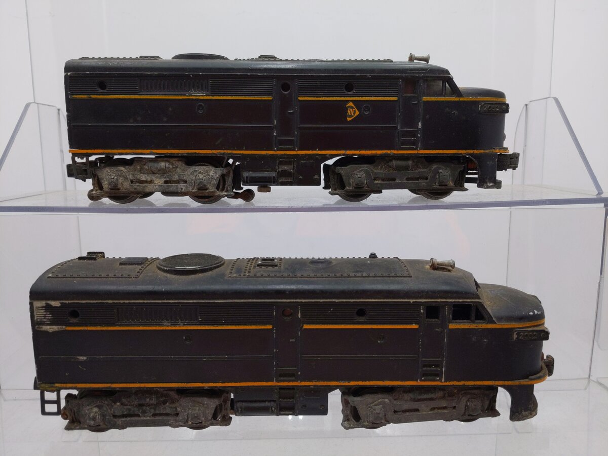Lionel 2032 Vintage O Erie Alco AA Diesel Locomotive Set