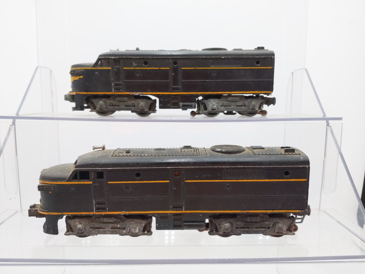Lionel 2032 Vintage O Erie Alco AA Diesel Locomotive Set
