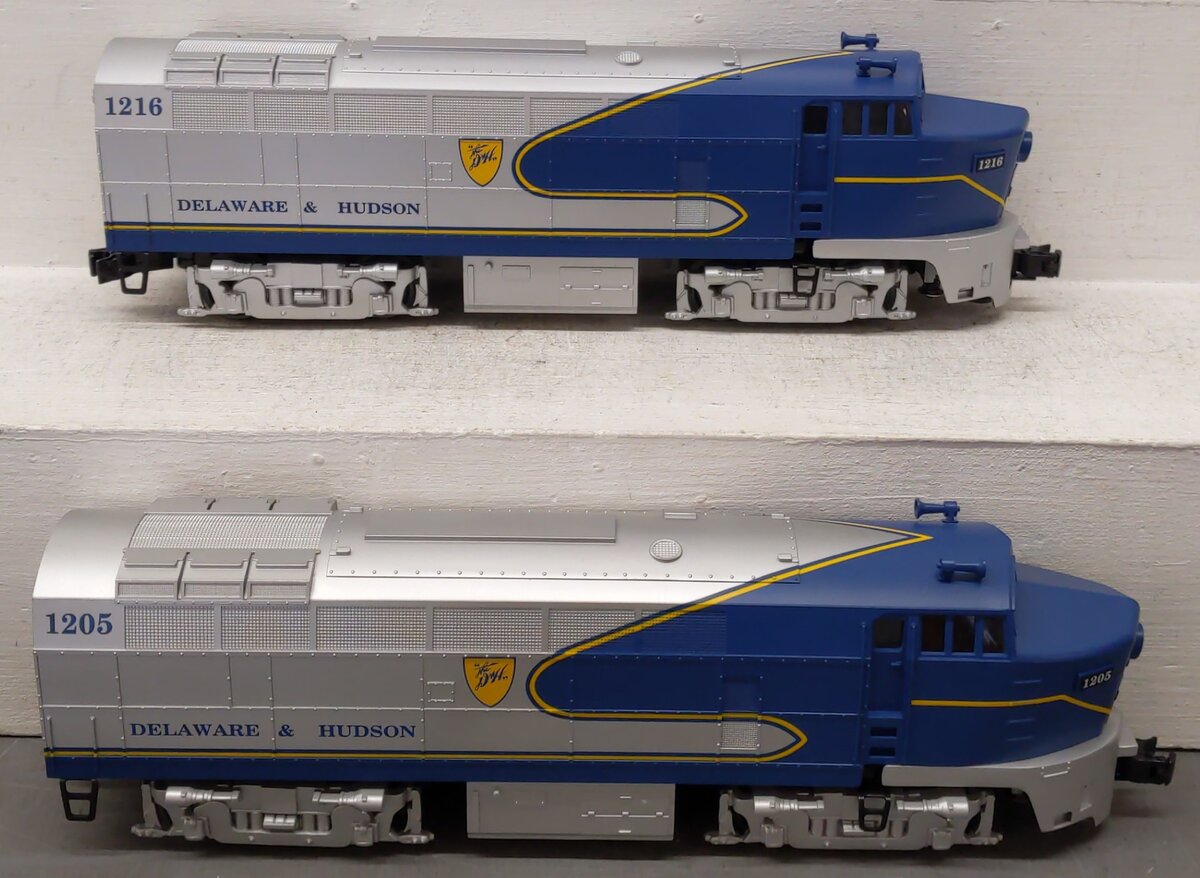 Williams 21902 O Gauge D&H Sharknose Diesel Locomotive AA Set EX/Box