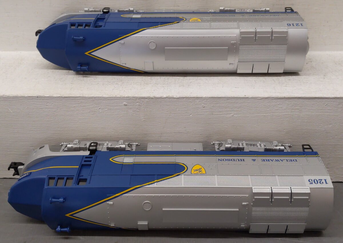 Williams 21902 O Gauge D&H Sharknose Diesel Locomotive AA Set EX/Box