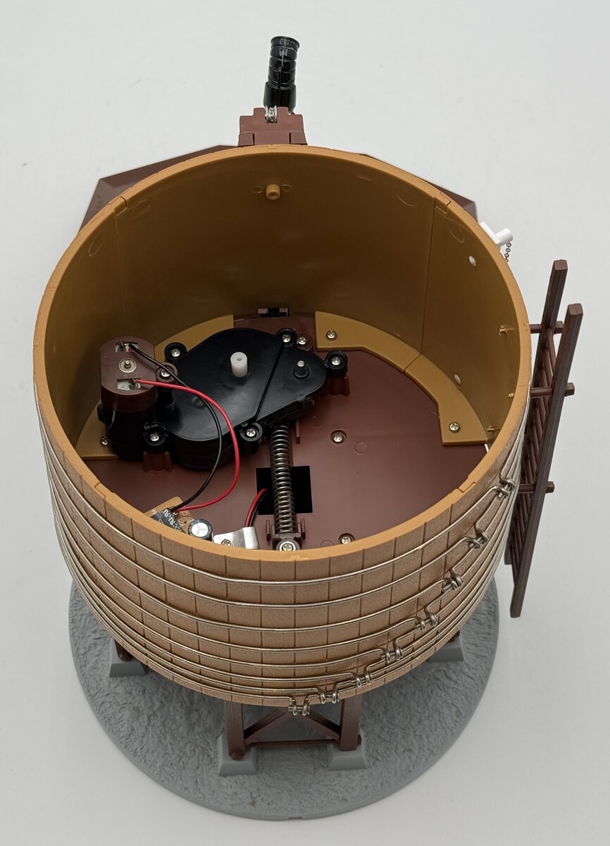 MTH 30-11028 O Scale Operating Wood Water Tower EX/Box