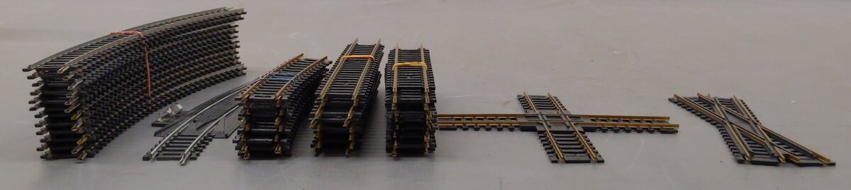 Atlas/Life-Like HO Assorted Curve, Straight, Crossing, & Rerailer/Terminal [40] VG