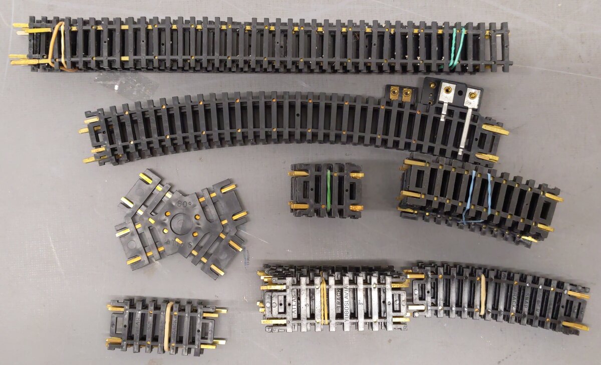 HO Scale Assorted Track-Curve, Straight, and Crossing [49] EX