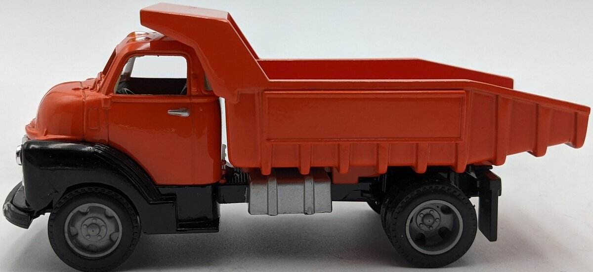 Ertl H471 1950 Chevy Dump Truck NIB