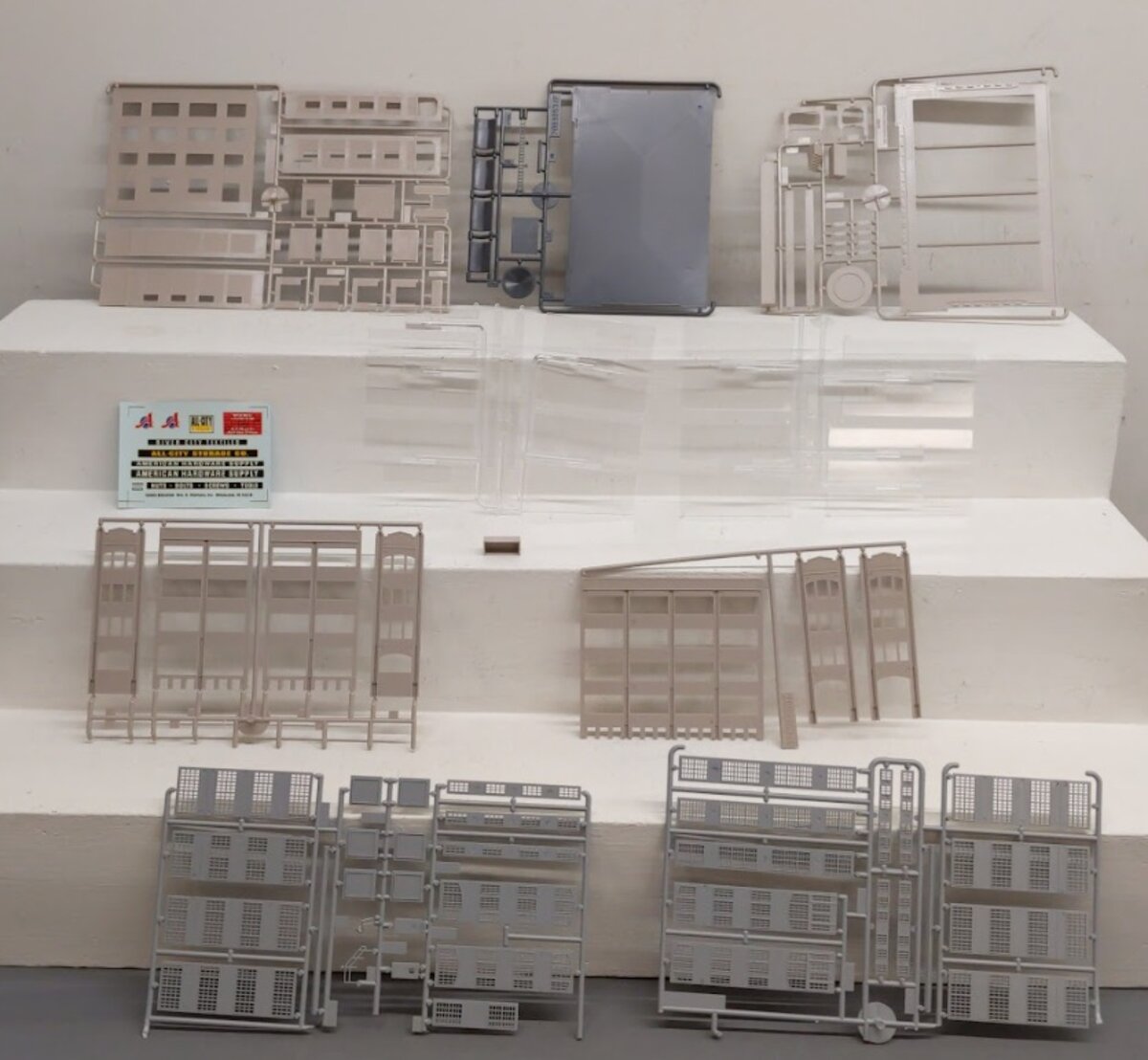 Walthers 933-3253 N Scale Cornerstone Series American Hardware Supply Kit EX/Box