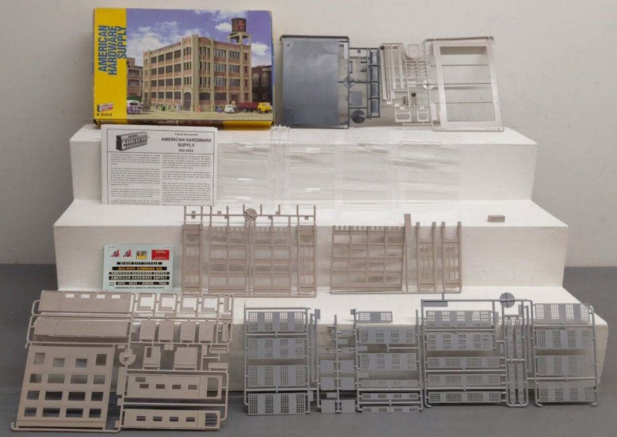 Walthers 933-3253 N Scale Cornerstone Series American Hardware Supply Kit EX/Box