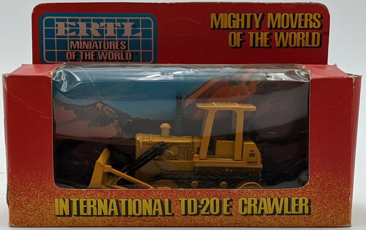 Ertl 1851 1:64 International TD-20E Crawler NIB