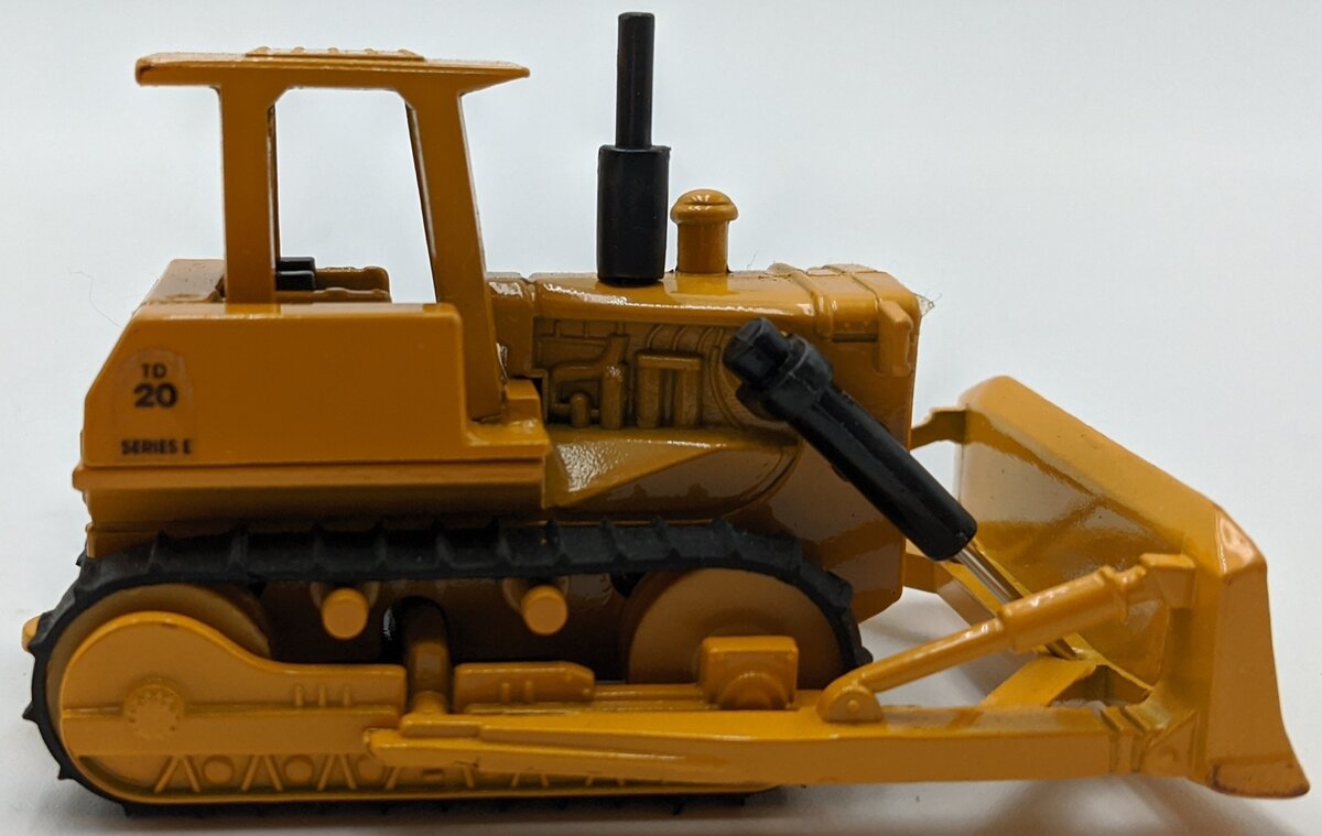 Ertl 1851 1:64 International TD-20E Crawler NIB