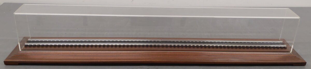O Gauge Display Case 46" w/ Acrylic Cover EX