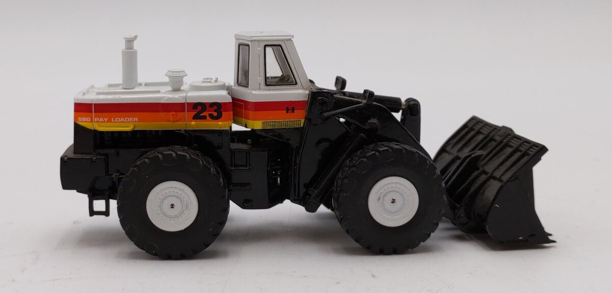 First Gear 80-0311 1:87 International Harvester 560 Pay Loader LN/Box