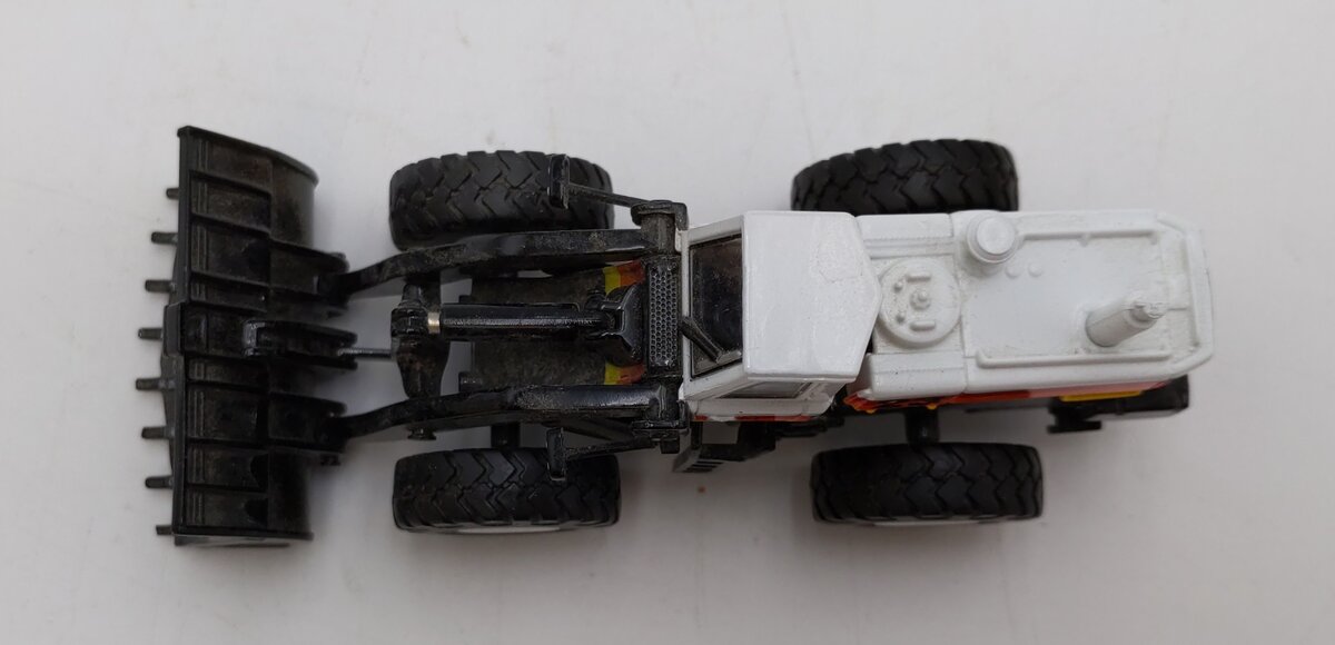 First Gear 80-0311 1:87 International Harvester 560 Pay Loader LN/Box