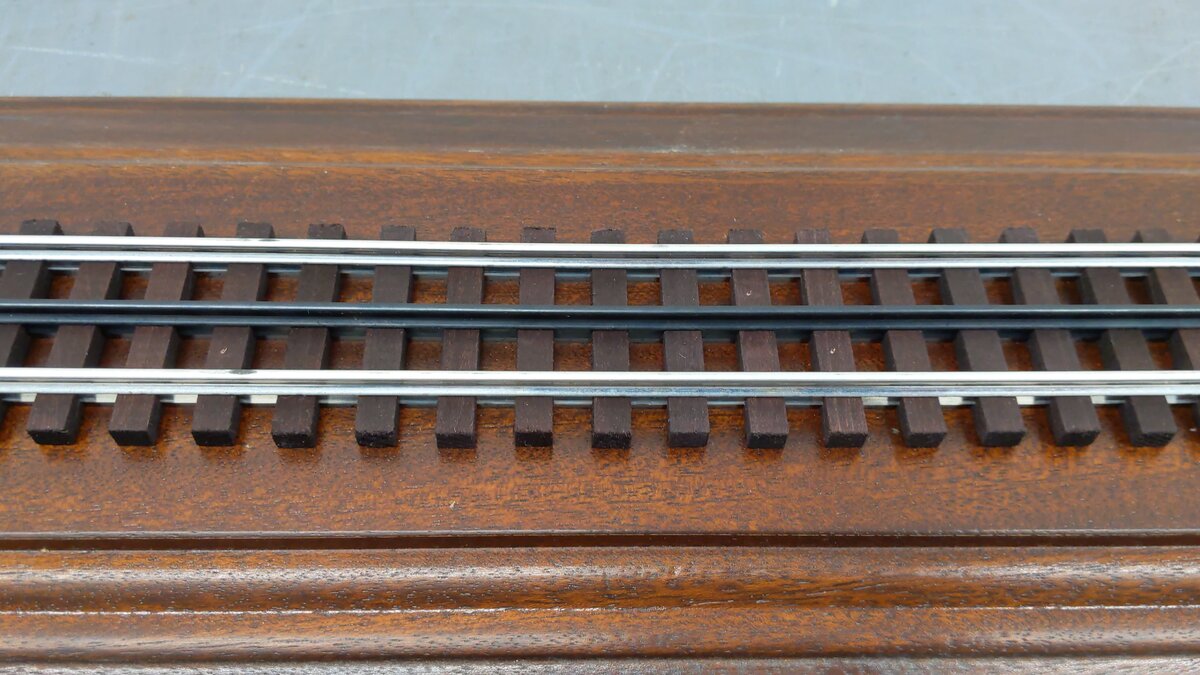 O Gauge Display Case 34