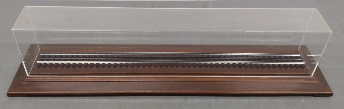 O Gauge Display Case 34