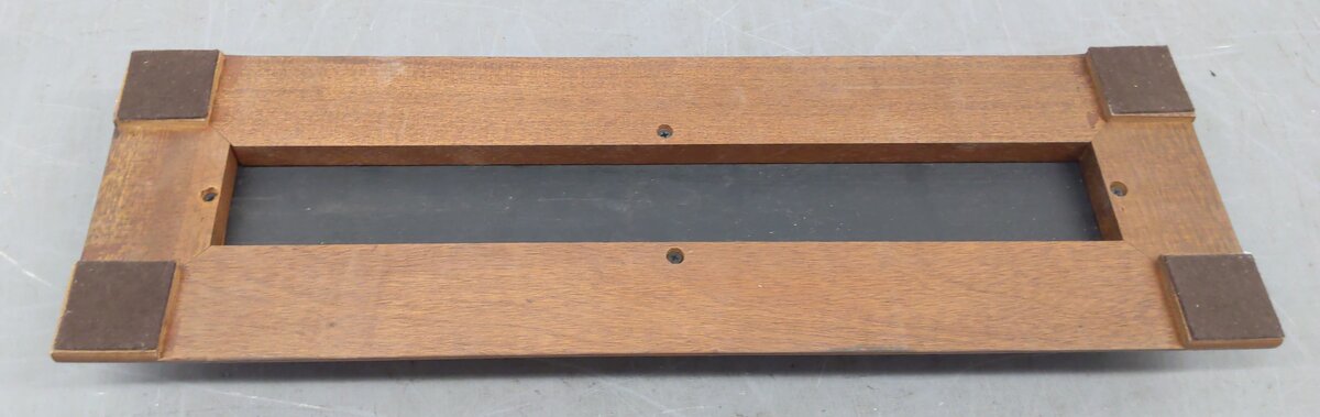 O Gauge Display Case 24" w/ Acrylic Cover EX