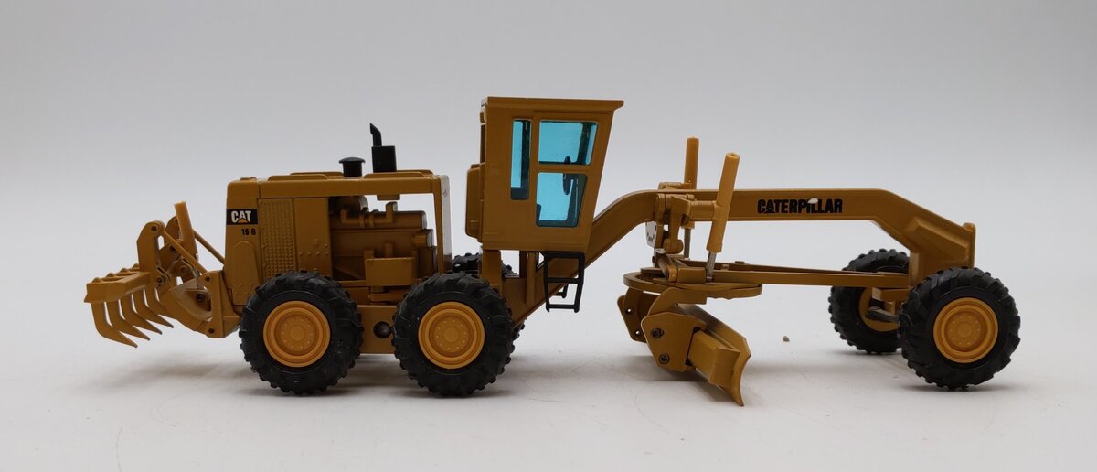 NZG 387 1:50 16G Caterpillar Motor Grader LN/Box