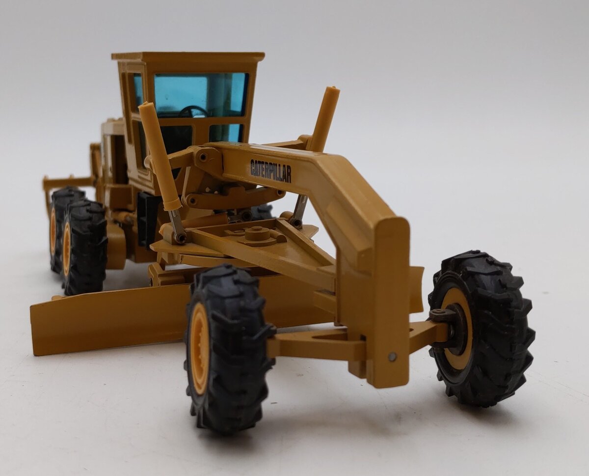 NZG 387 1:50 16G Caterpillar Motor Grader LN/Box