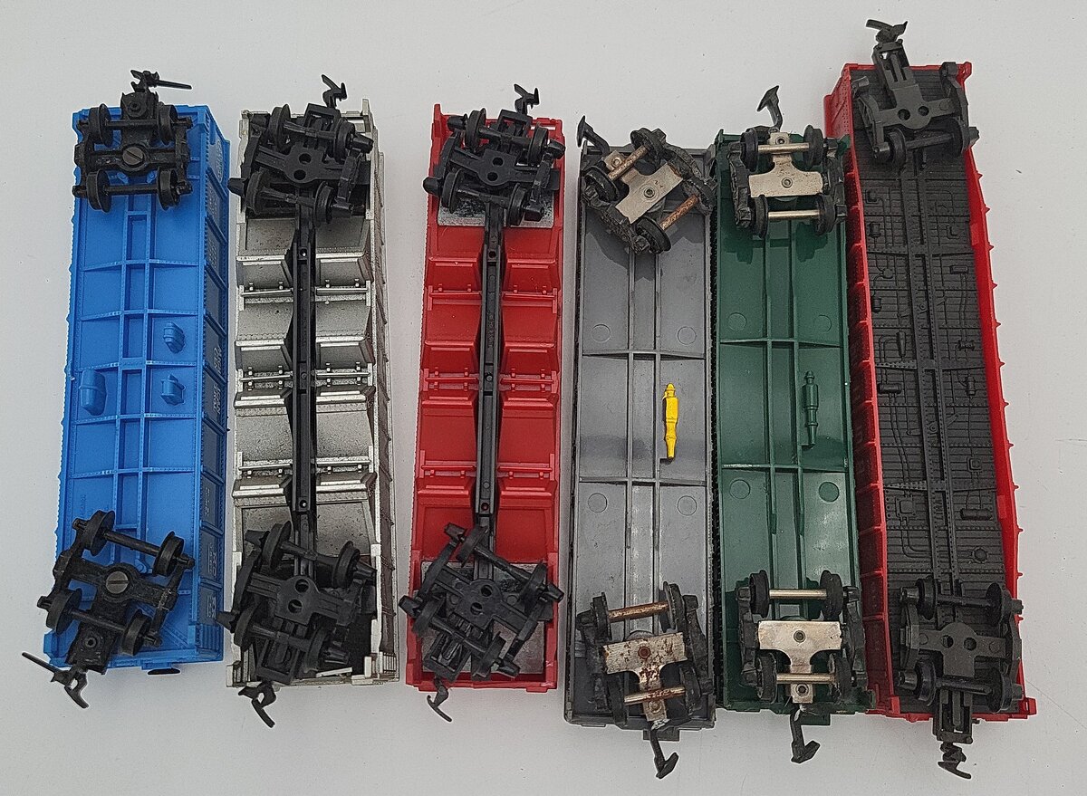 Lima & Other HO Scale Assorted Freight Cars: 83116, 2610, 127, 128, 300747 [6] VG