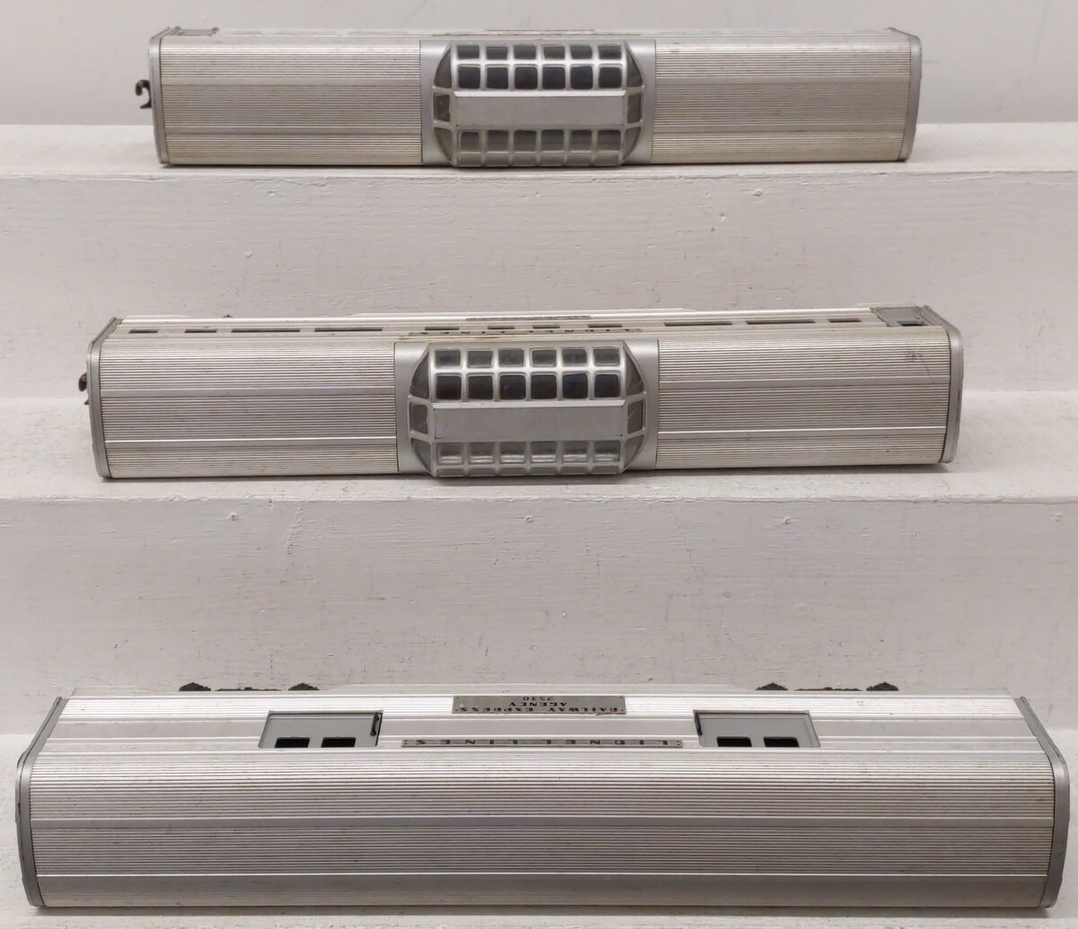 Lionel Vintage O Lionel Lines Aluminum Cars 2530, 2532 [3]