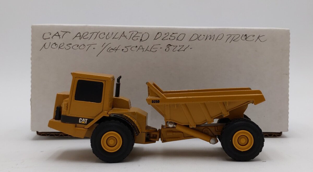 Norscot 1:64 Caterpillar D250 Articulated Dump Truck LN
