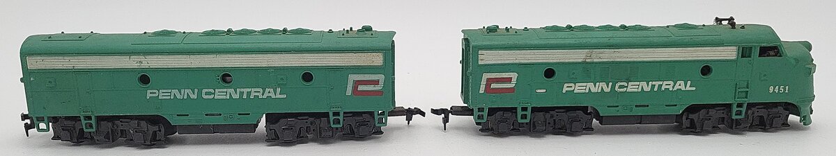 Mantua T.Y.C.O. HO Scale Penn Central Diesel Dummy Locomotive #9451 & B Unit EX