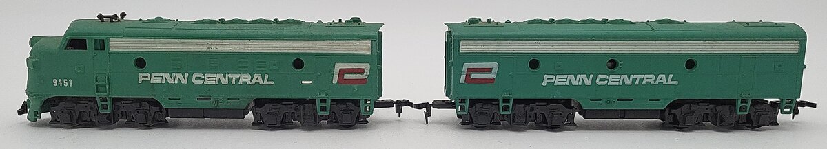 Mantua T.Y.C.O. HO Scale Penn Central Diesel Dummy Locomotive #9451 & B Unit EX