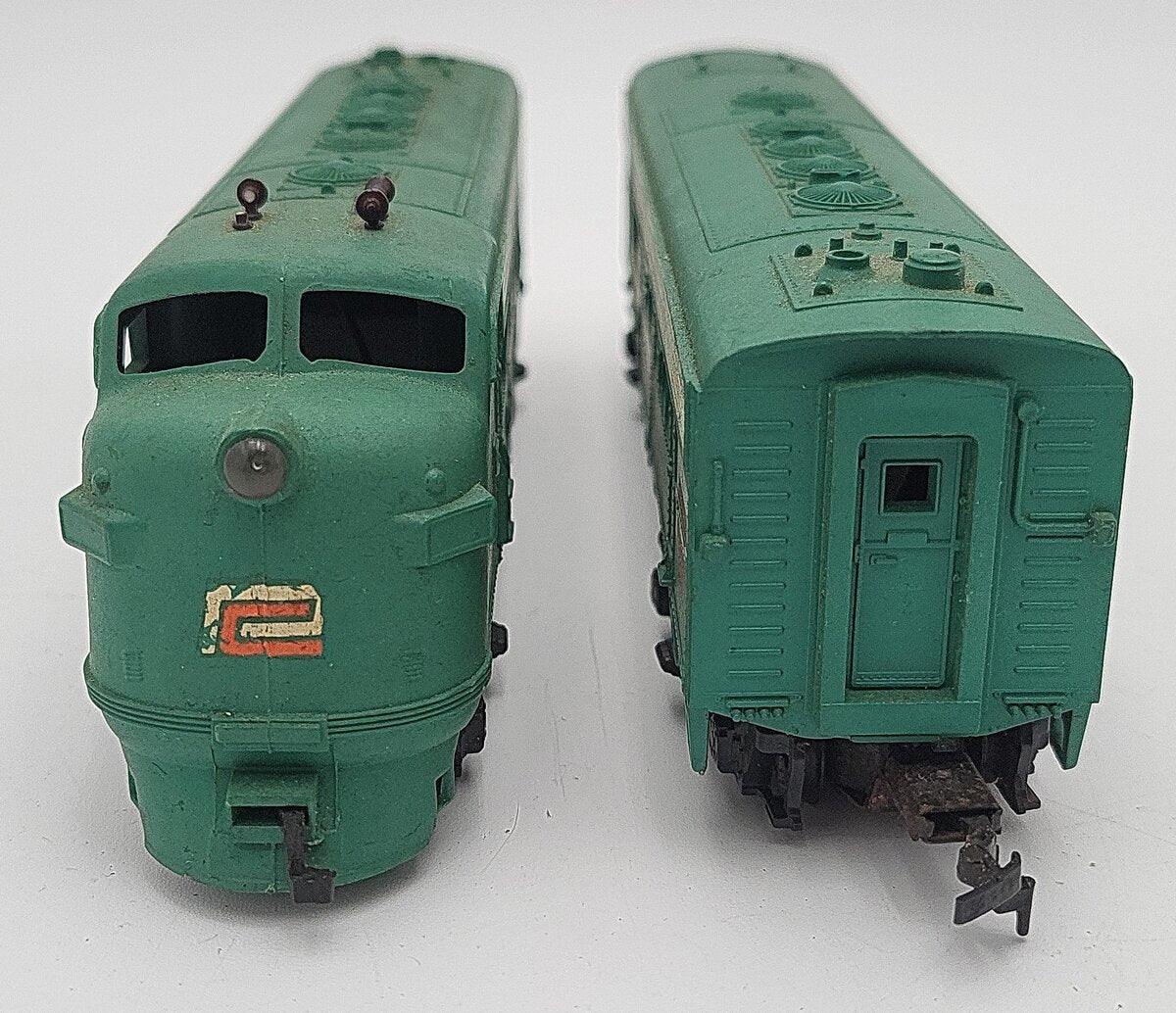Mantua T.Y.C.O. HO Scale Penn Central Diesel Dummy Locomotive #9451 & B Unit EX